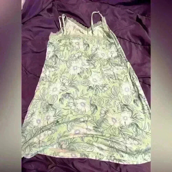 La Vie En Rose green nighty with floral print size medium super soft - Picture 3 of 5